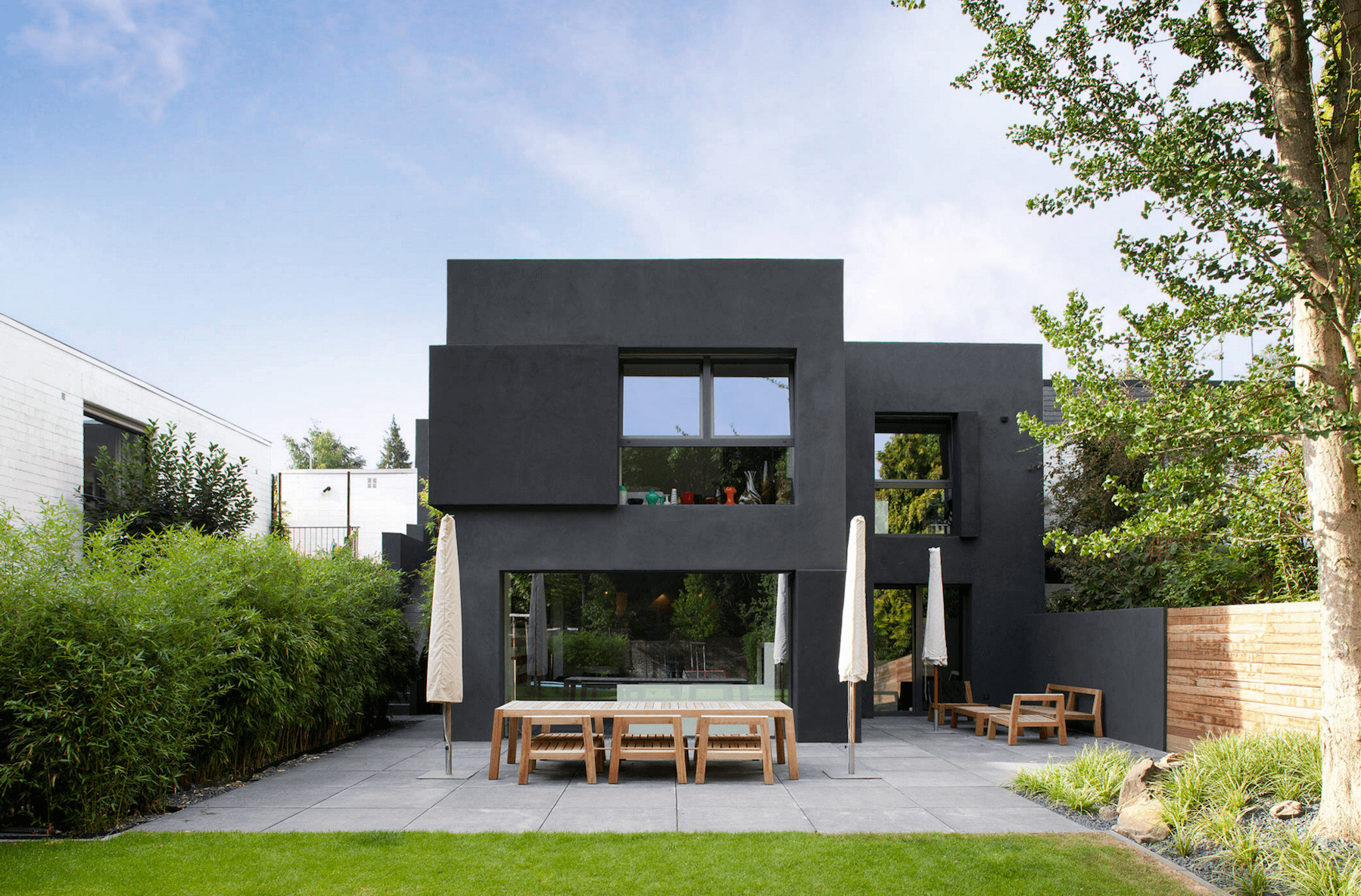 Rumah Modern Minimalis Hitam